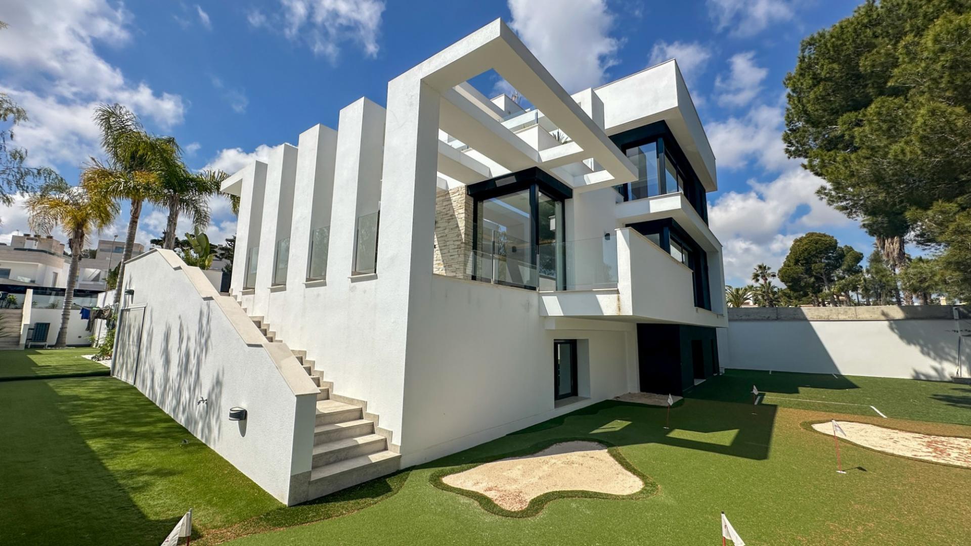 4-Bedroom Villa in Villamartin, Orihuela Costa - Image 27