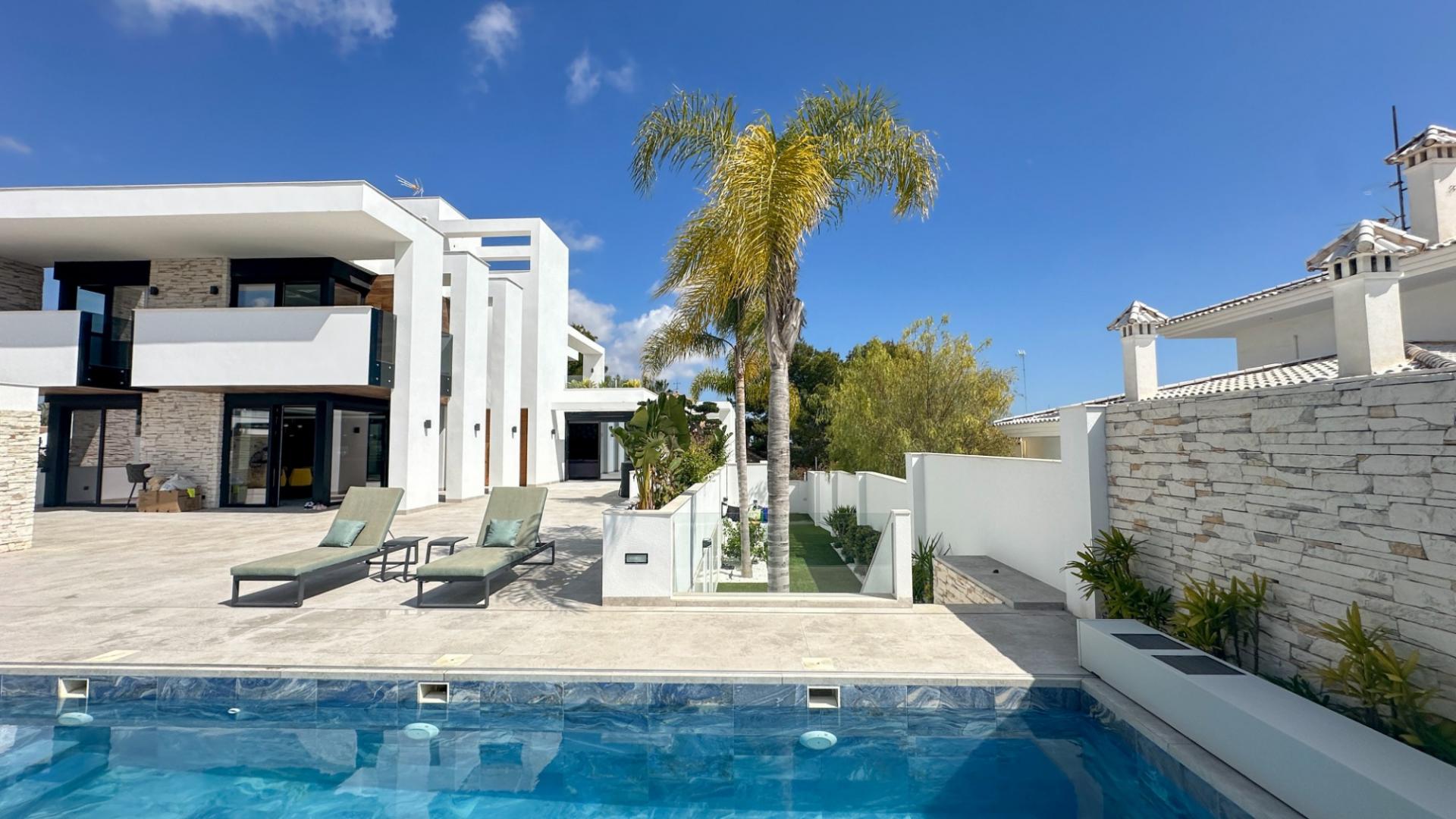 4-Bedroom Villa in Villamartin, Orihuela Costa - Image 3