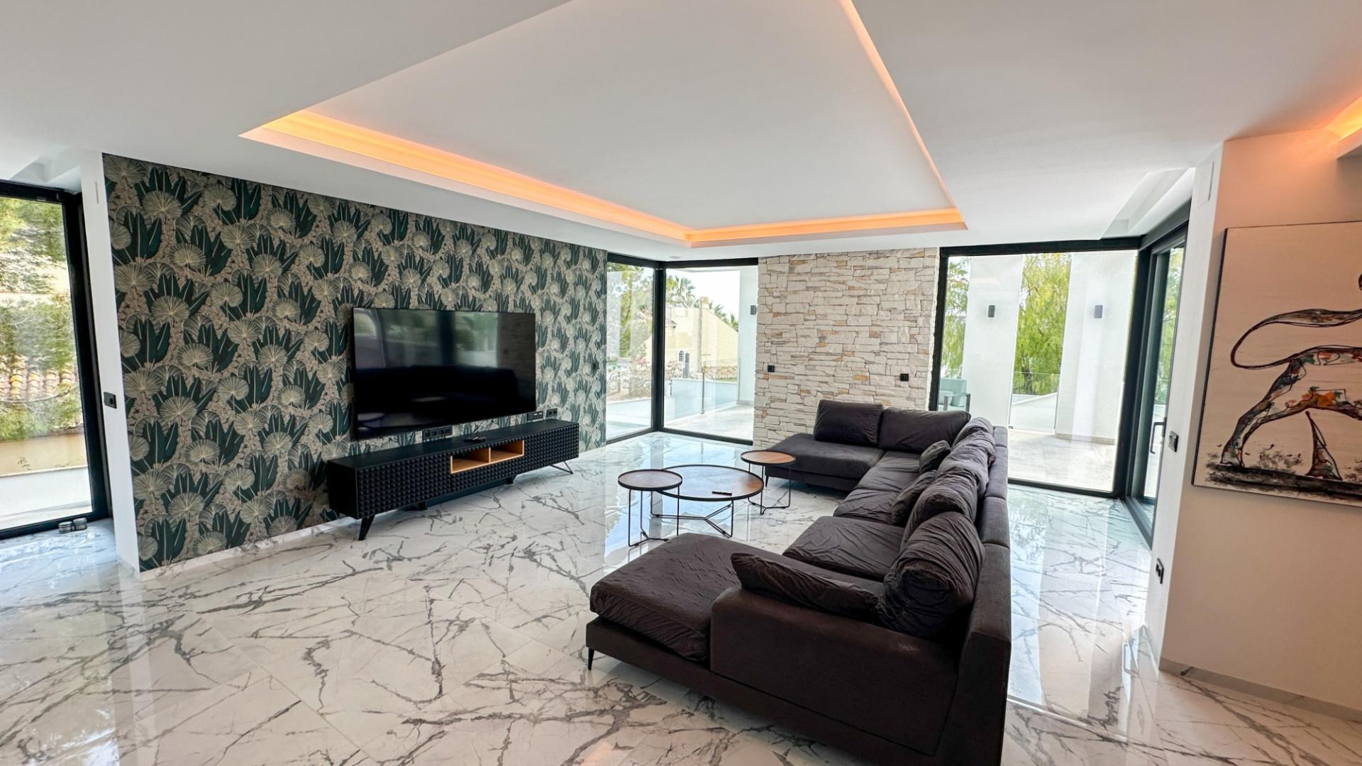 4-Bedroom Villa in Villamartin, Orihuela Costa - Image 37