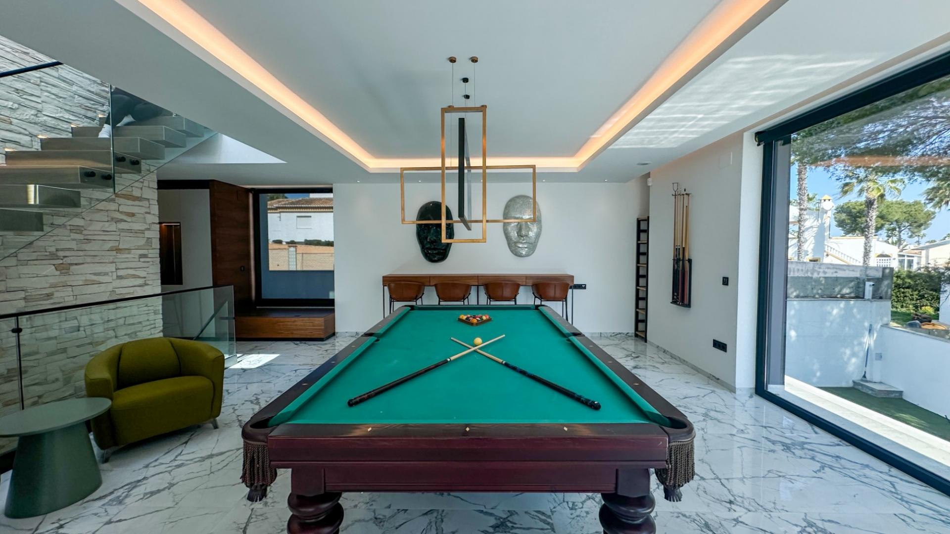 4-Bedroom Villa in Villamartin, Orihuela Costa - Image 43