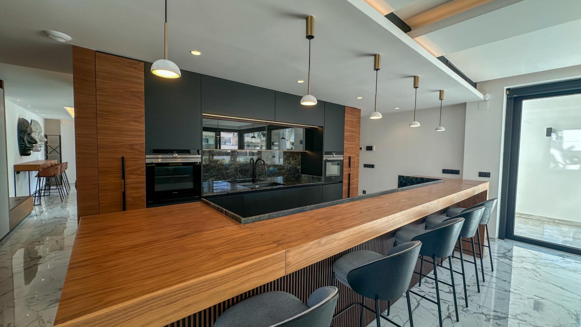 4-Bedroom Villa in Villamartin, Orihuela Costa - Image 44