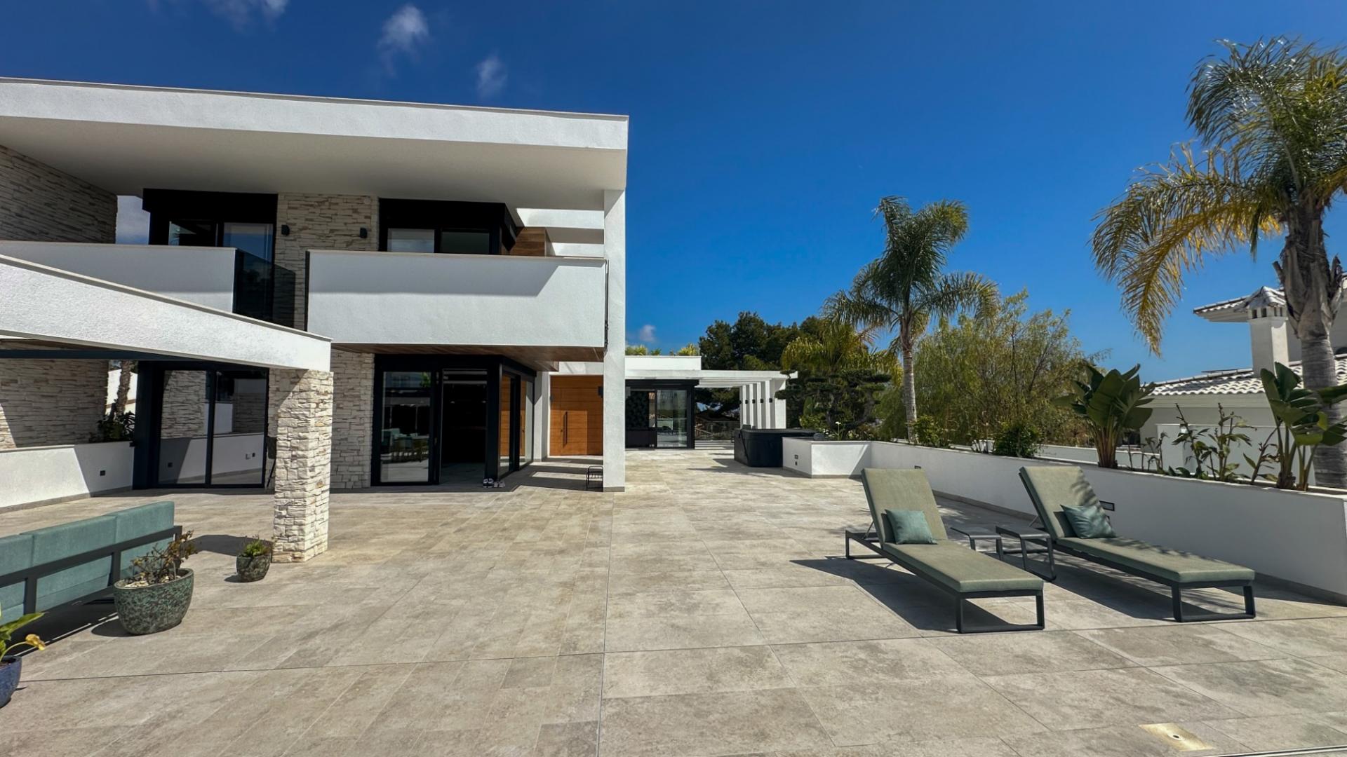 4-Bedroom Villa in Villamartin, Orihuela Costa - Image 5