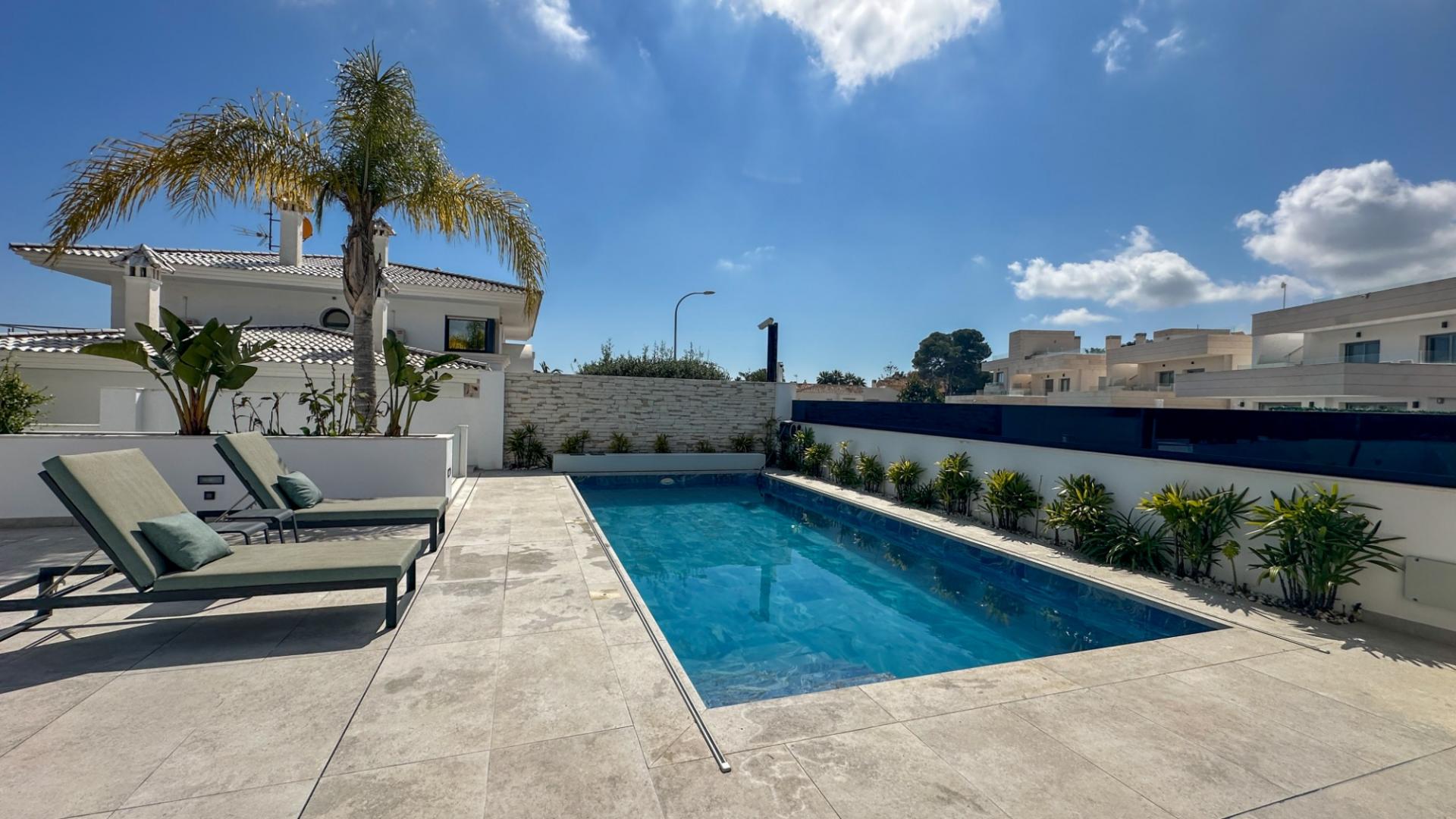 4-Bedroom Villa in Villamartin, Orihuela Costa - Image 7