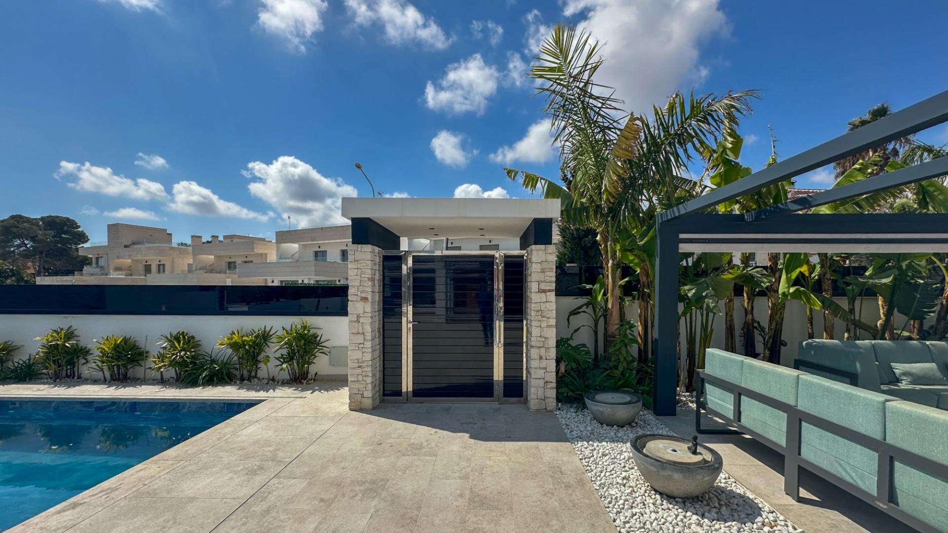 4-Bedroom Villa in Villamartin, Orihuela Costa - Image 9