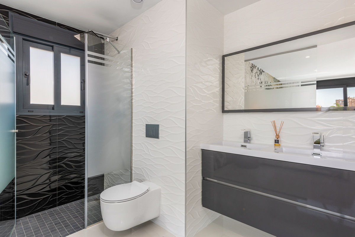 3-Bedroom Detached House in  Cartagena - Image 6