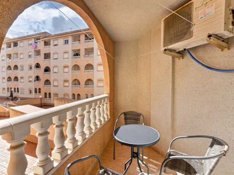 2-Bedroom Apartment in Playa del Cura, Torrevieja - Image 1
