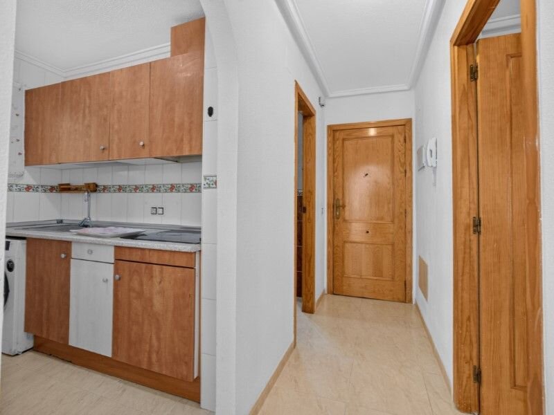 2-Bedroom Apartment in Playa del Cura, Torrevieja - Image 10