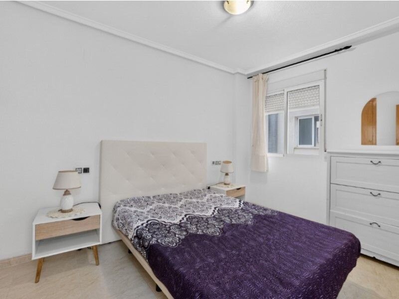 2-Bedroom Apartment in Playa del Cura, Torrevieja - Image 11