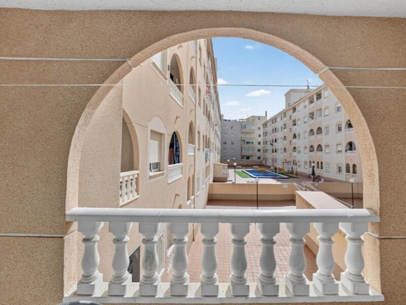 2-Bedroom Apartment in Playa del Cura, Torrevieja - Image 18