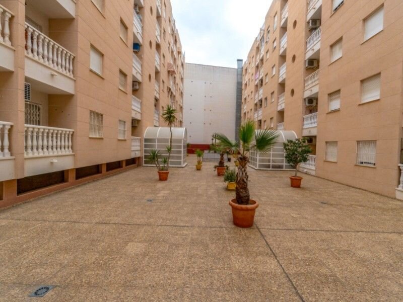 2-Bedroom Apartment in Playa del Cura, Torrevieja - Image 22