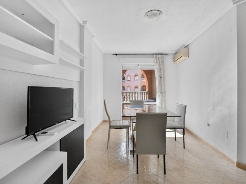 2-Bedroom Apartment in Playa del Cura, Torrevieja - Image 3