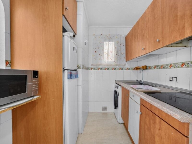 2-Bedroom Apartment in Playa del Cura, Torrevieja - Image 8