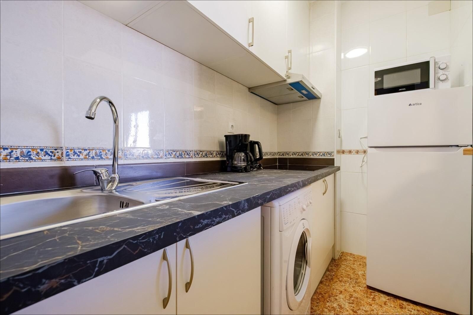 1-Bedroom Apartment in Estacion de Autobuses, Torrevieja - Image 12