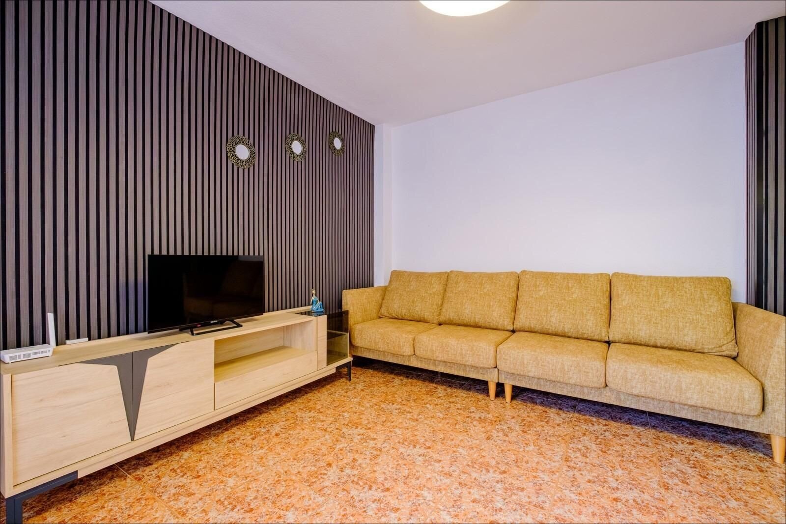 1-Bedroom Apartment in Estacion de Autobuses, Torrevieja - Image 2