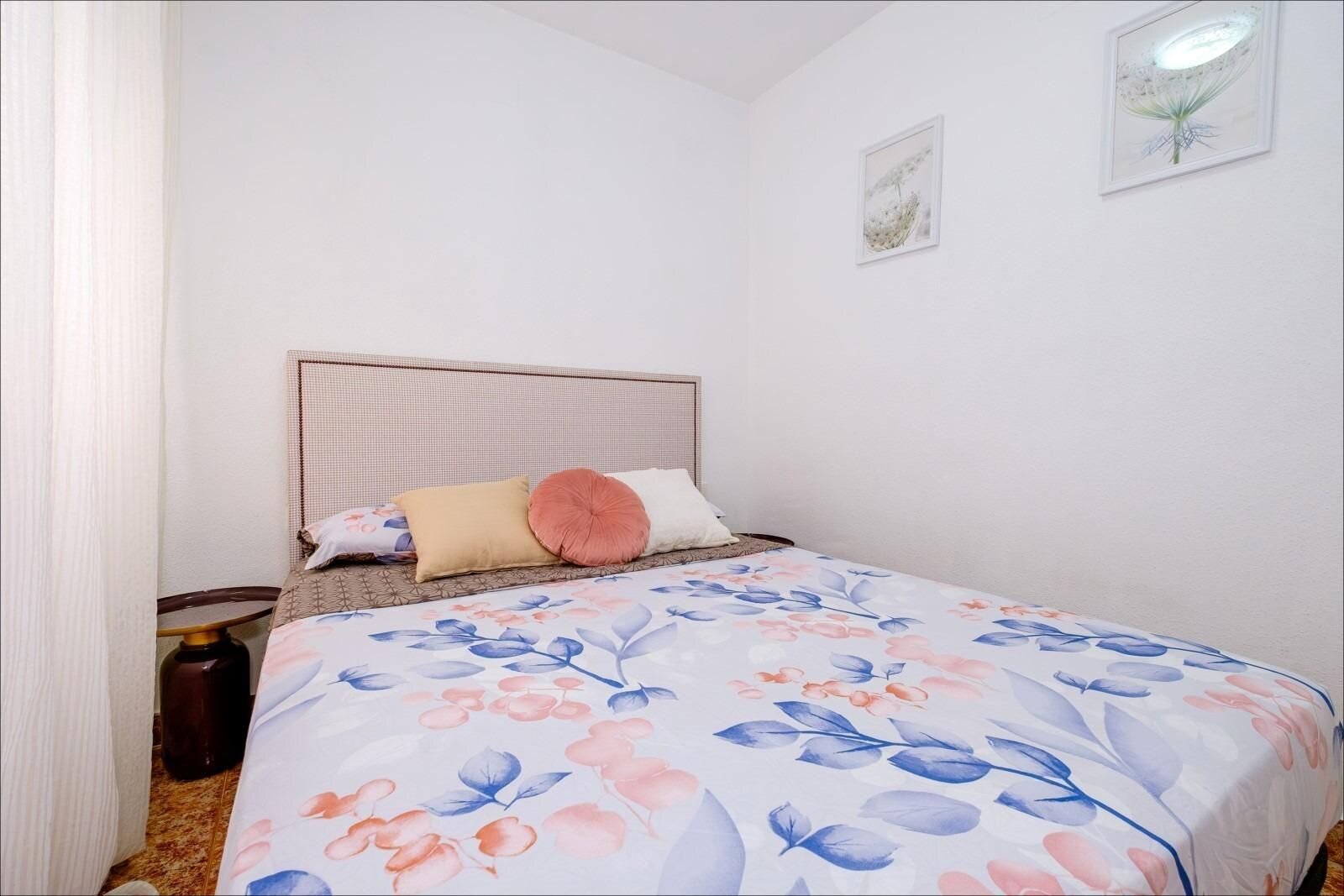 1-Bedroom Apartment in Estacion de Autobuses, Torrevieja - Image 3