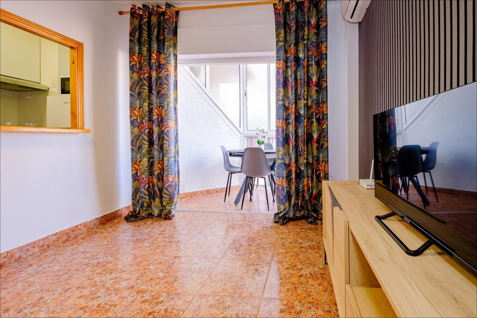 1-Bedroom Apartment in Estacion de Autobuses, Torrevieja - Image 5