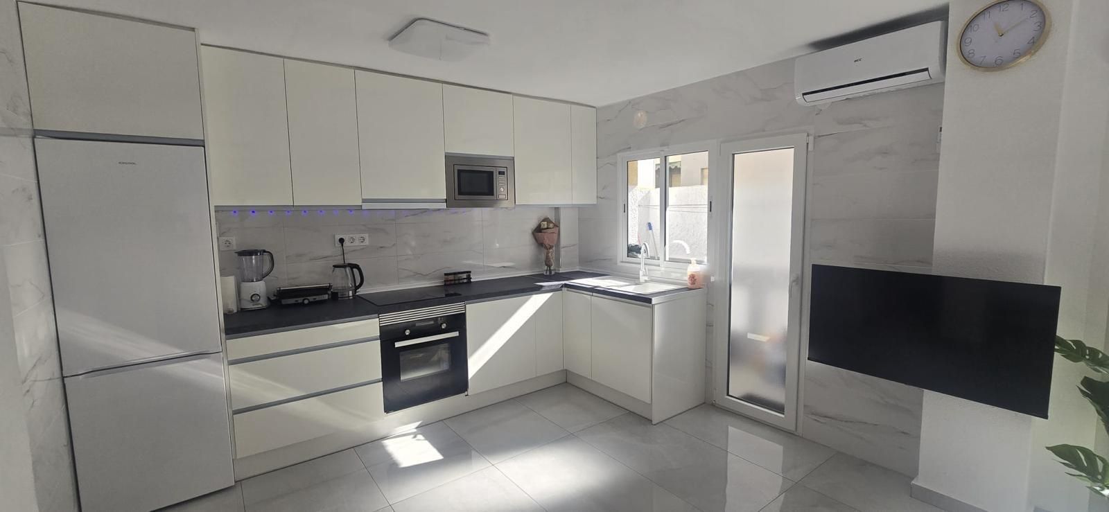 3-Bedroom Apartment in Acequion, Torrevieja - Image 6
