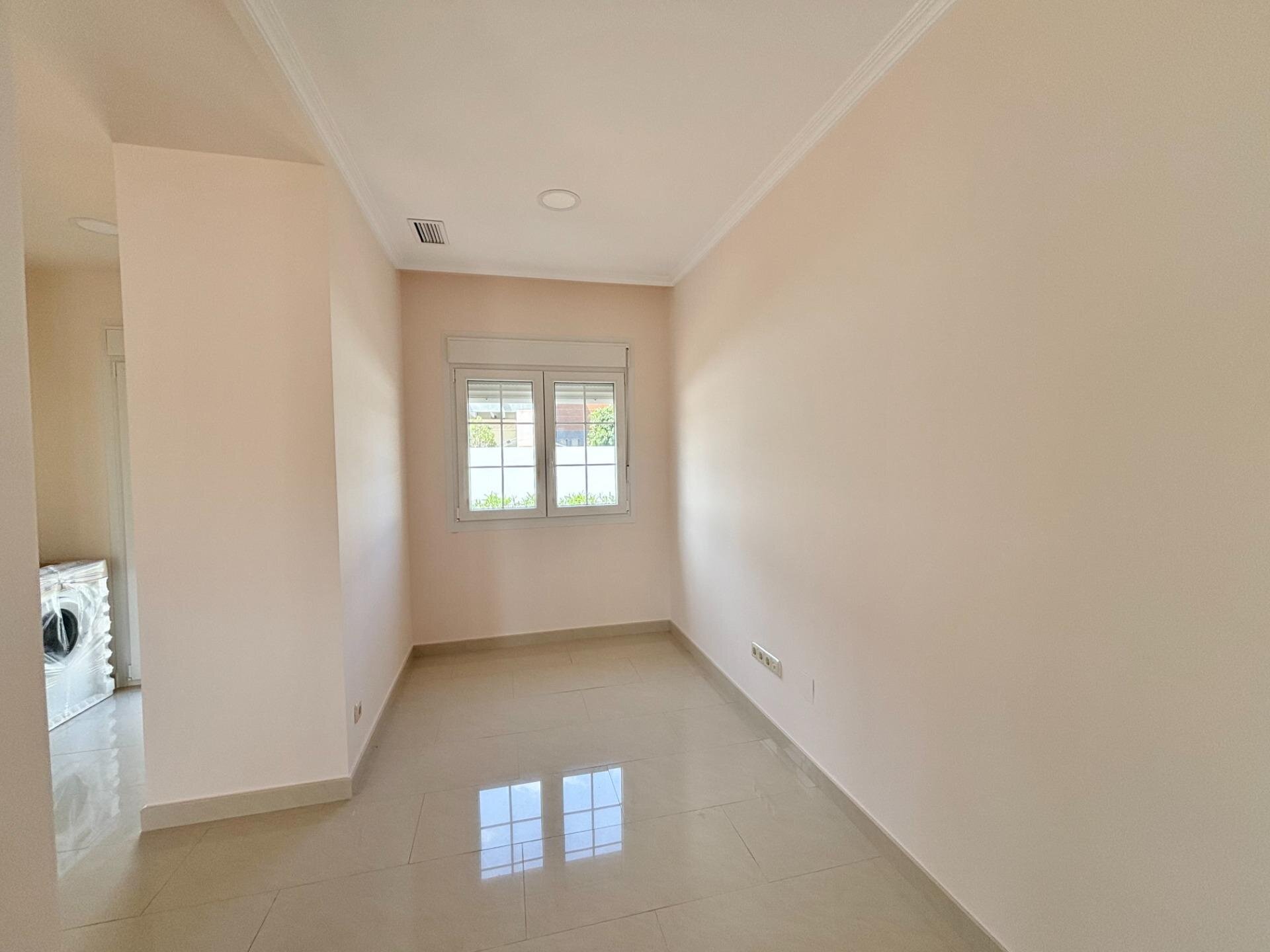 4-Bedroom Villa in Cabo Roig - Image 12