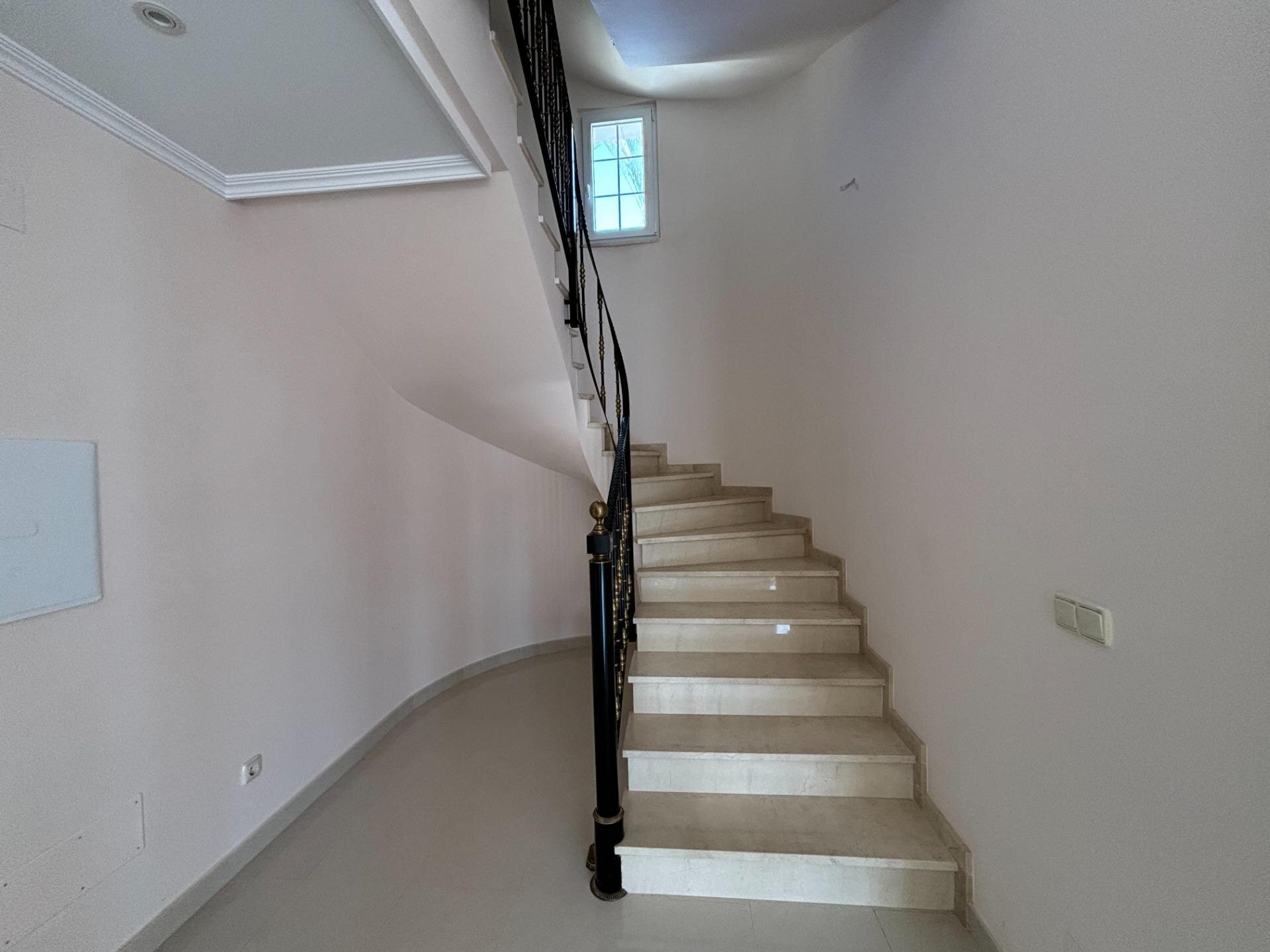 4-Bedroom Villa in Cabo Roig - Image 15