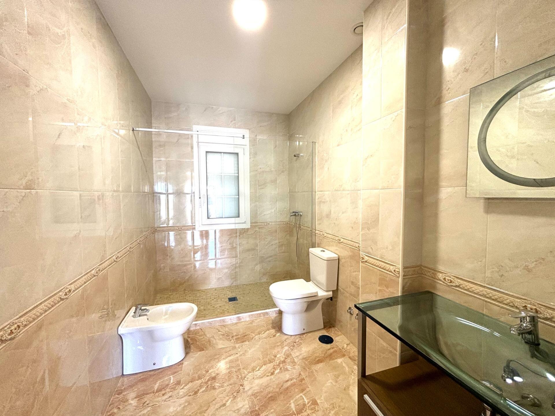 4-Bedroom Villa in Cabo Roig - Image 17