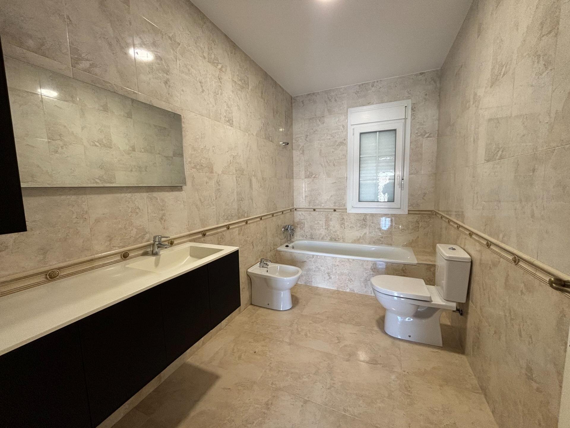 4-Bedroom Villa in Cabo Roig - Image 21