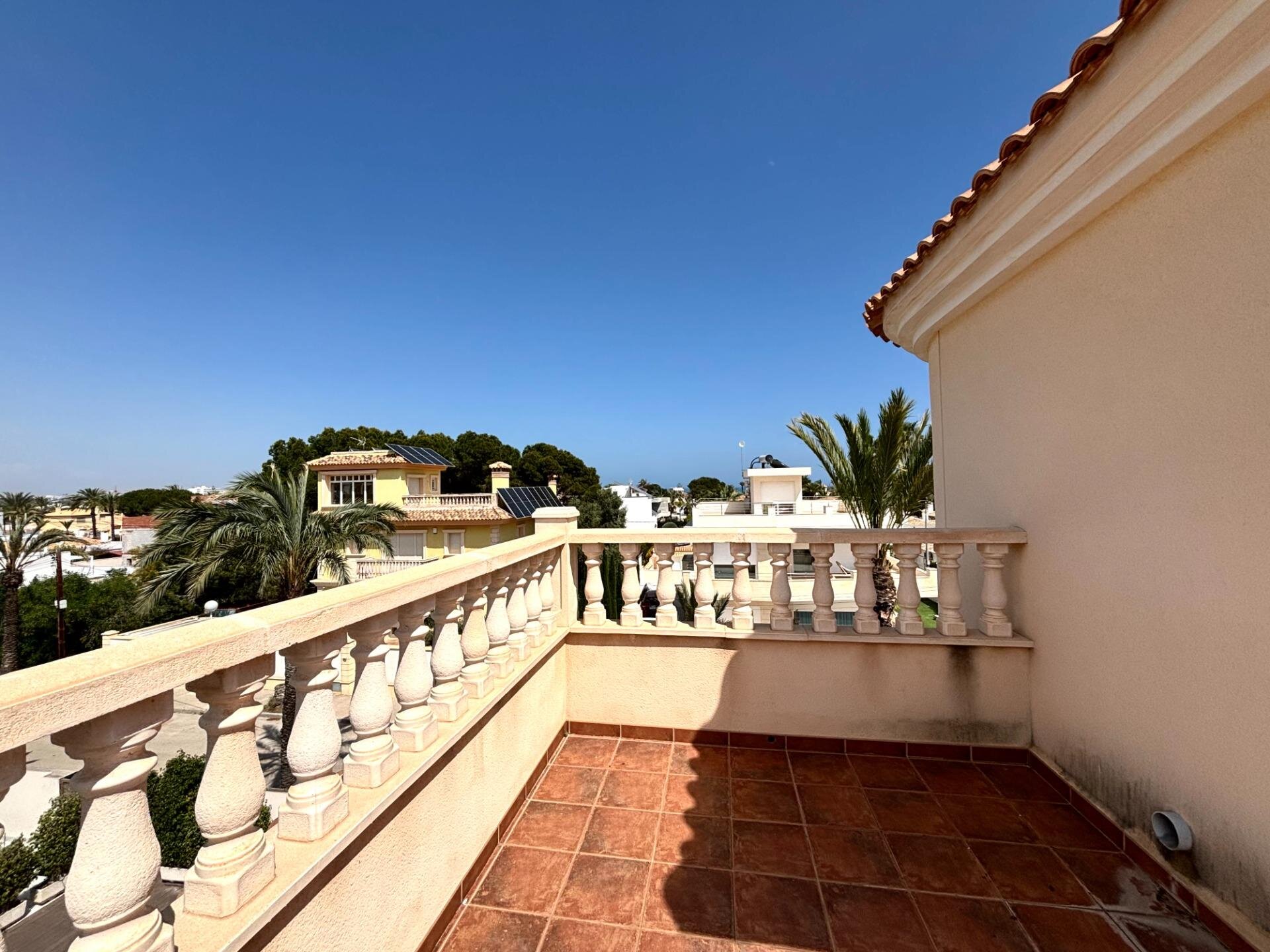 4-Bedroom Villa in Cabo Roig - Image 23