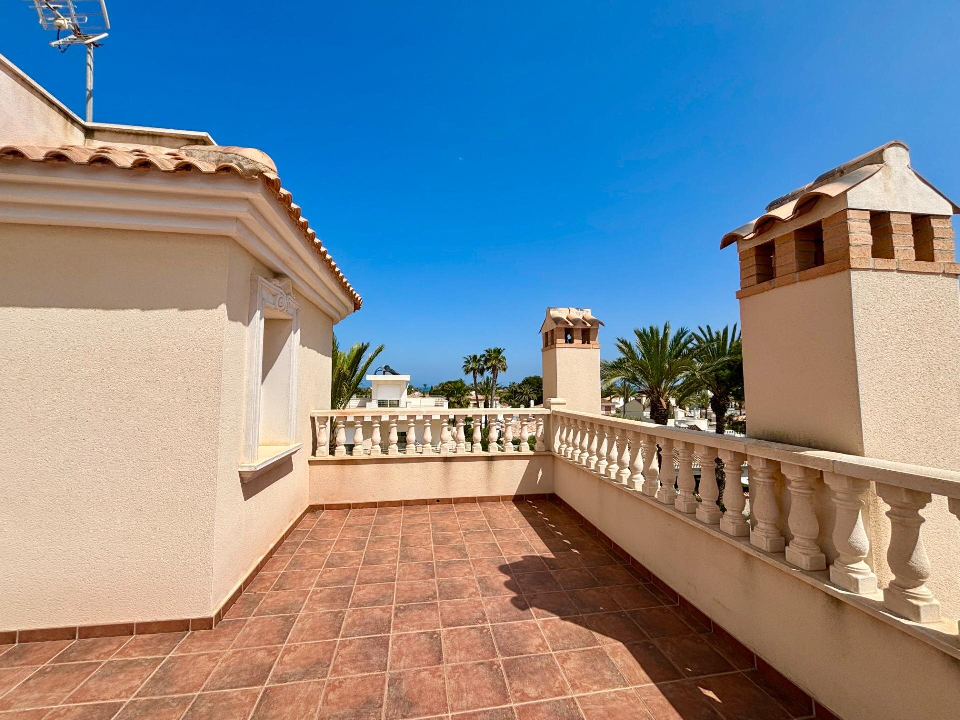 4-Bedroom Villa in Cabo Roig - Image 24