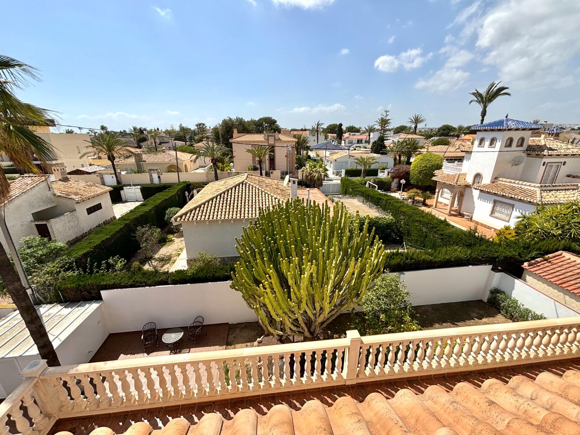 4-Bedroom Villa in Cabo Roig - Image 25