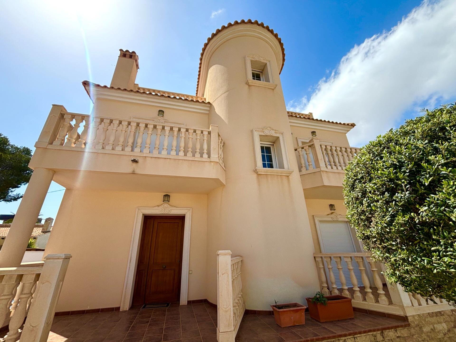 4-Bedroom Villa in Cabo Roig - Image 5