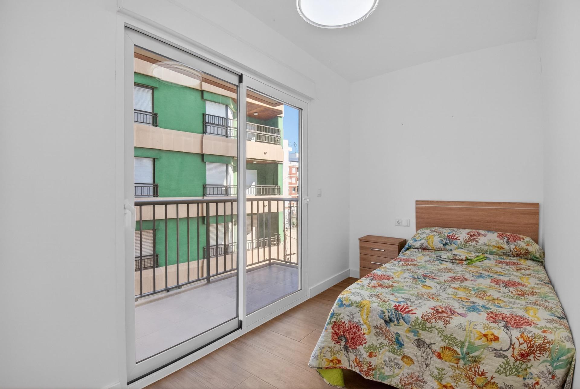 4-Bedroom Apartment in Estacion de Autobuses, Torrevieja - Image 13