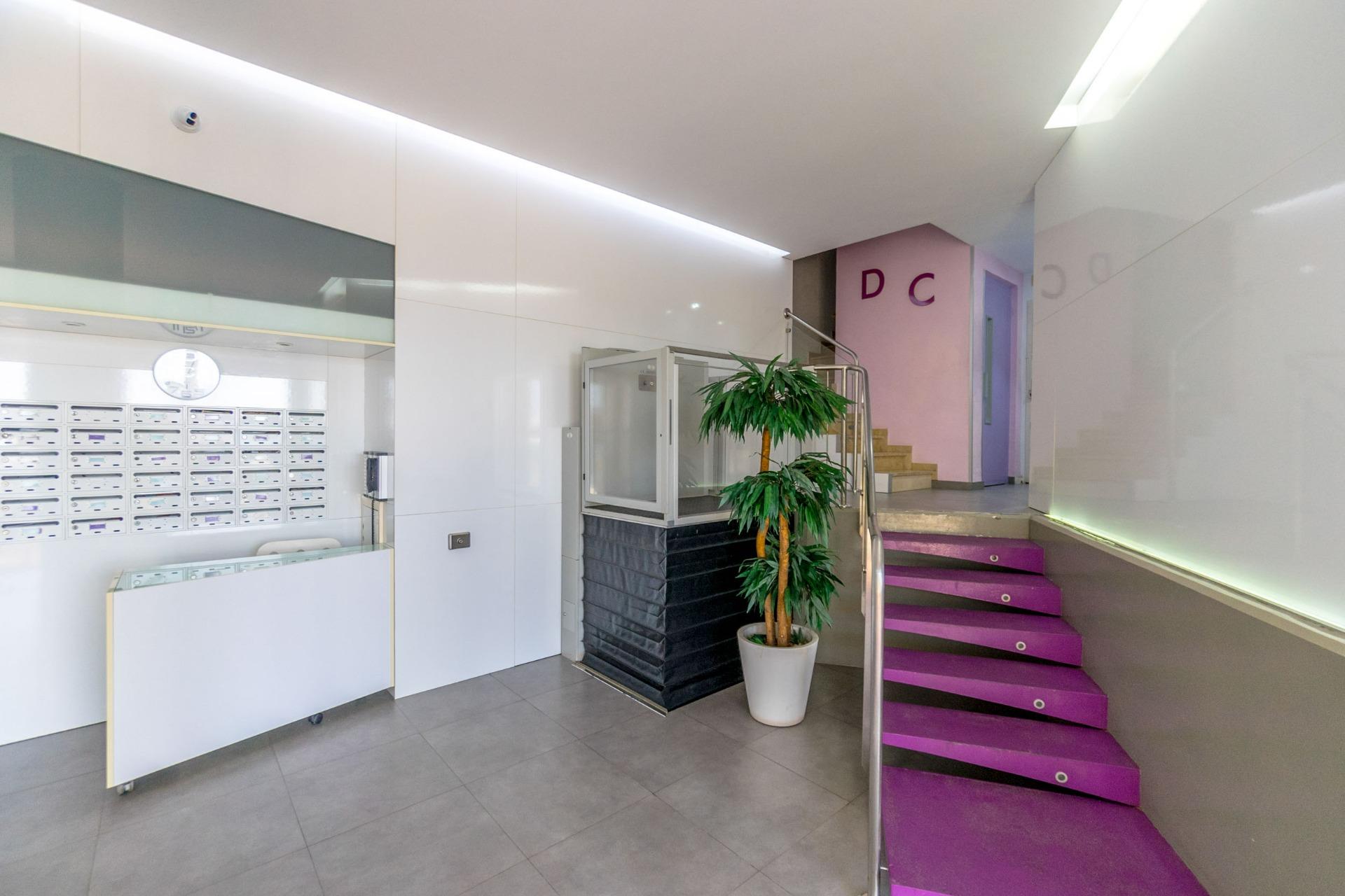 4-Bedroom Apartment in Estacion de Autobuses, Torrevieja - Image 20