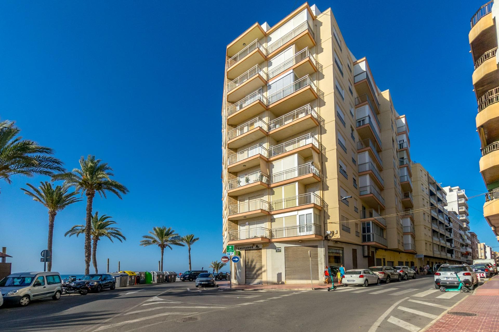4-Bedroom Apartment in Estacion de Autobuses, Torrevieja - Image 23