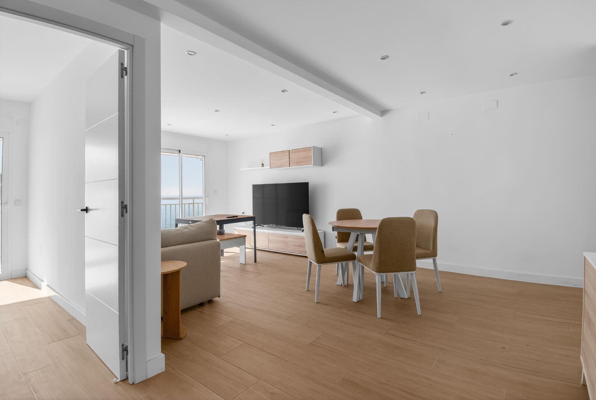 4-Bedroom Apartment in Estacion de Autobuses, Torrevieja - Image 3
