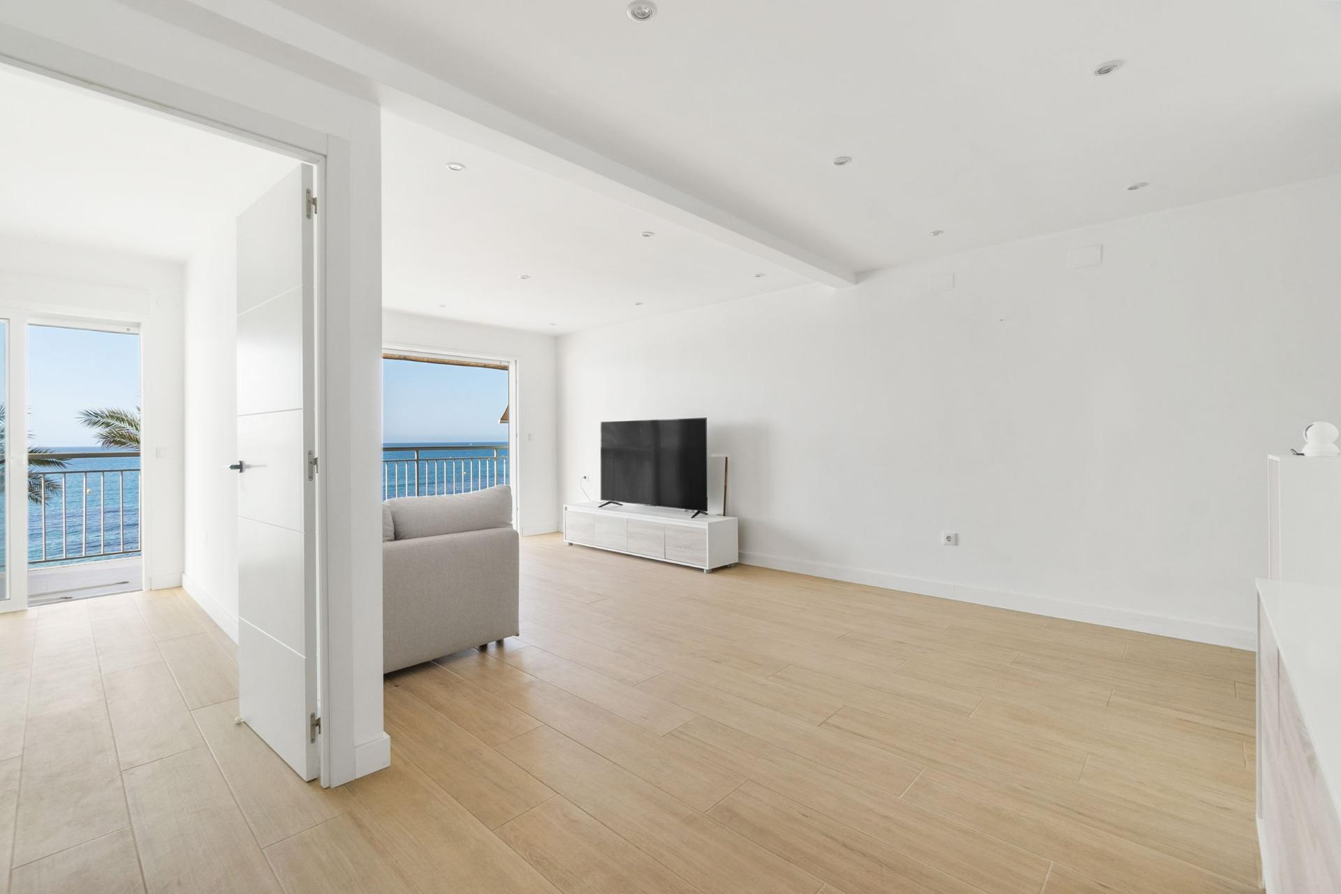 4-Bedroom Apartment in Estacion de Autobuses, Torrevieja - Image 6