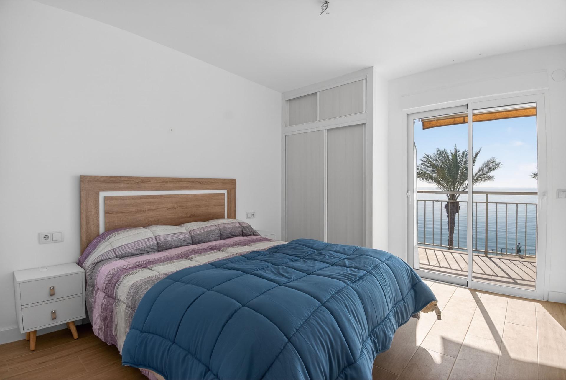 4-Bedroom Apartment in Estacion de Autobuses, Torrevieja - Image 9