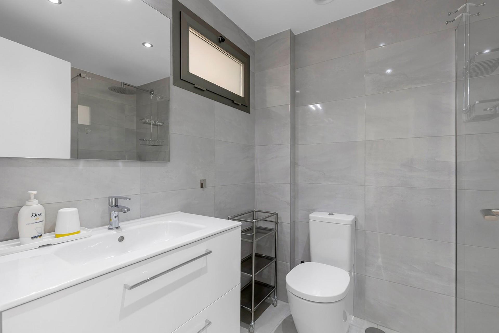 Apartamento de 2 Dormitorios en Los Dolses, Orihuela Costa - Image 18