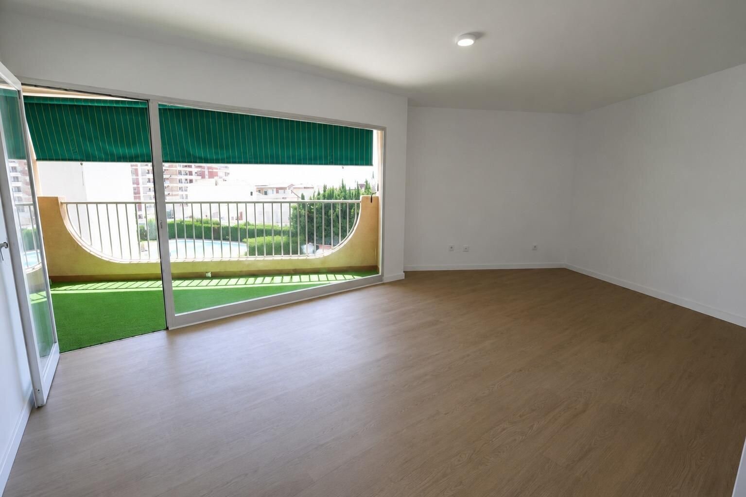3-Bedroom Apartment in Lomas de Cabo Roig, Orihuela Costa - Image 2