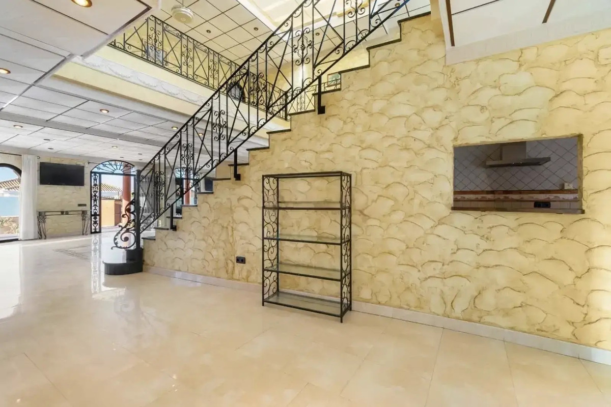 4-Bedroom Detached House in La Zenia, Orihuela Costa | Su... - Image 11