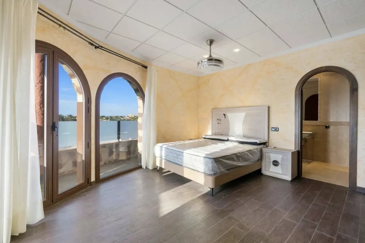 4-Bedroom Detached House in La Zenia, Orihuela Costa | Su... - Image 15