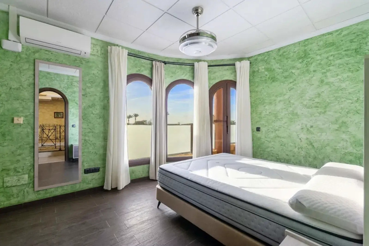 4-Bedroom Detached House in La Zenia, Orihuela Costa | Su... - Image 17