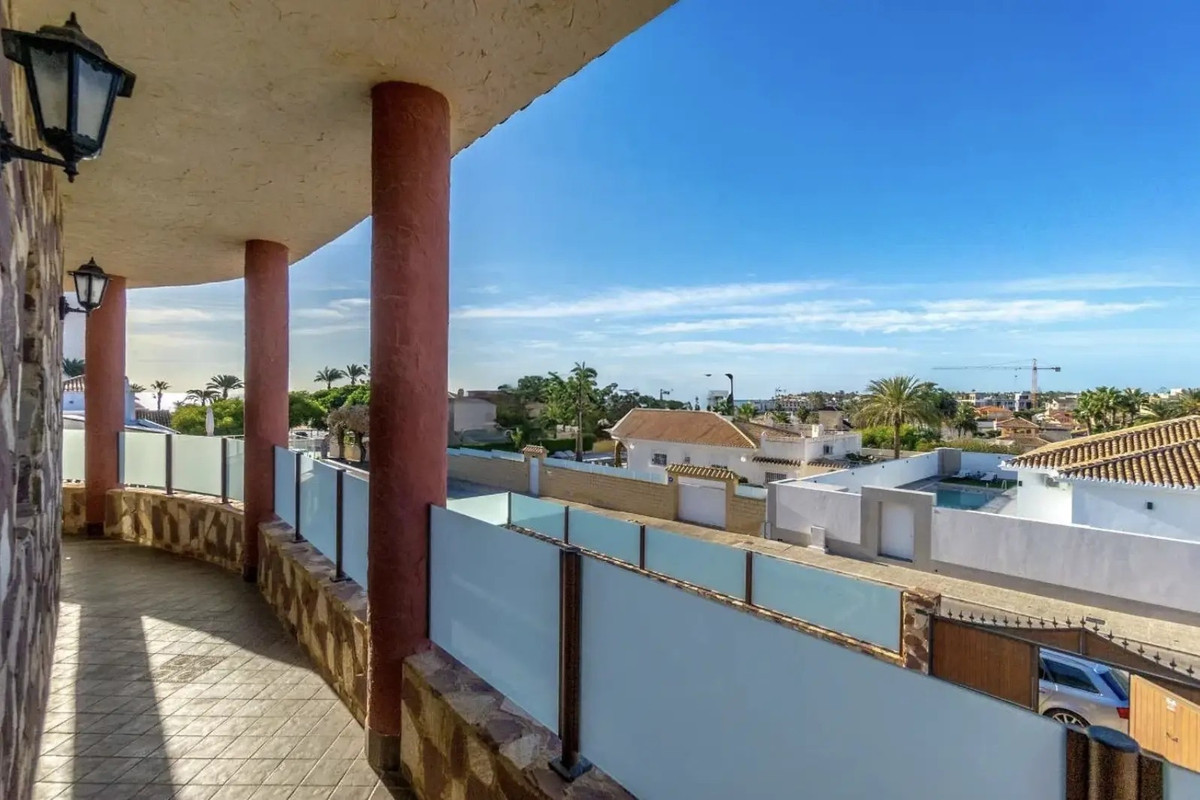 4-Bedroom Detached House in La Zenia, Orihuela Costa | Su... - Image 18
