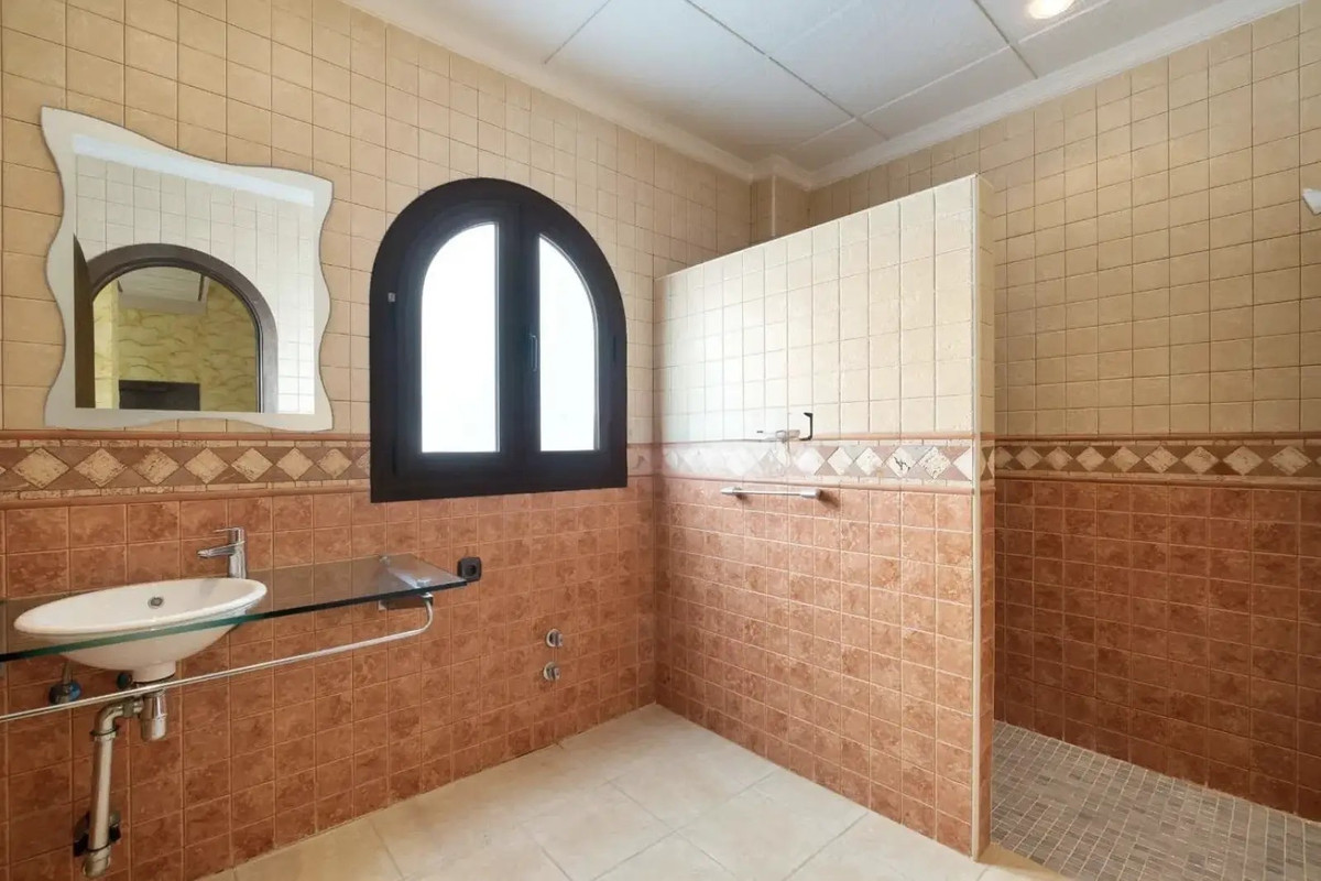 4-Bedroom Detached House in La Zenia, Orihuela Costa | Su... - Image 21