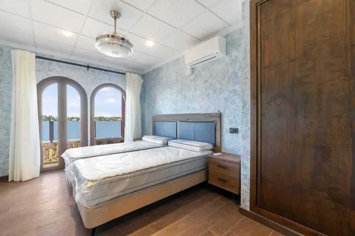 4-Bedroom Detached House in La Zenia, Orihuela Costa | Su... - Image 22