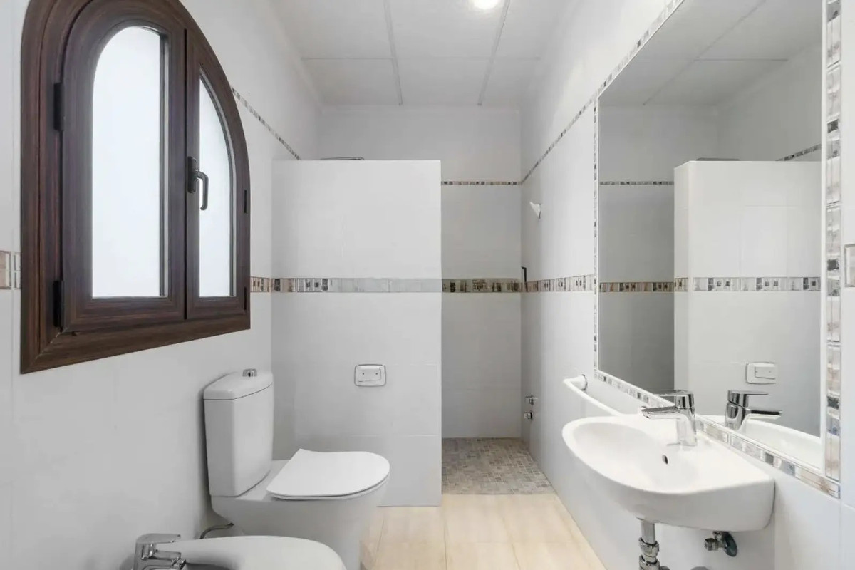 4-Bedroom Detached House in La Zenia, Orihuela Costa | Su... - Image 23