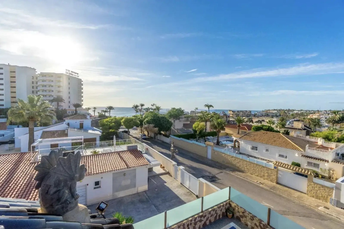 4-Bedroom Detached House in La Zenia, Orihuela Costa | Su... - Image 4