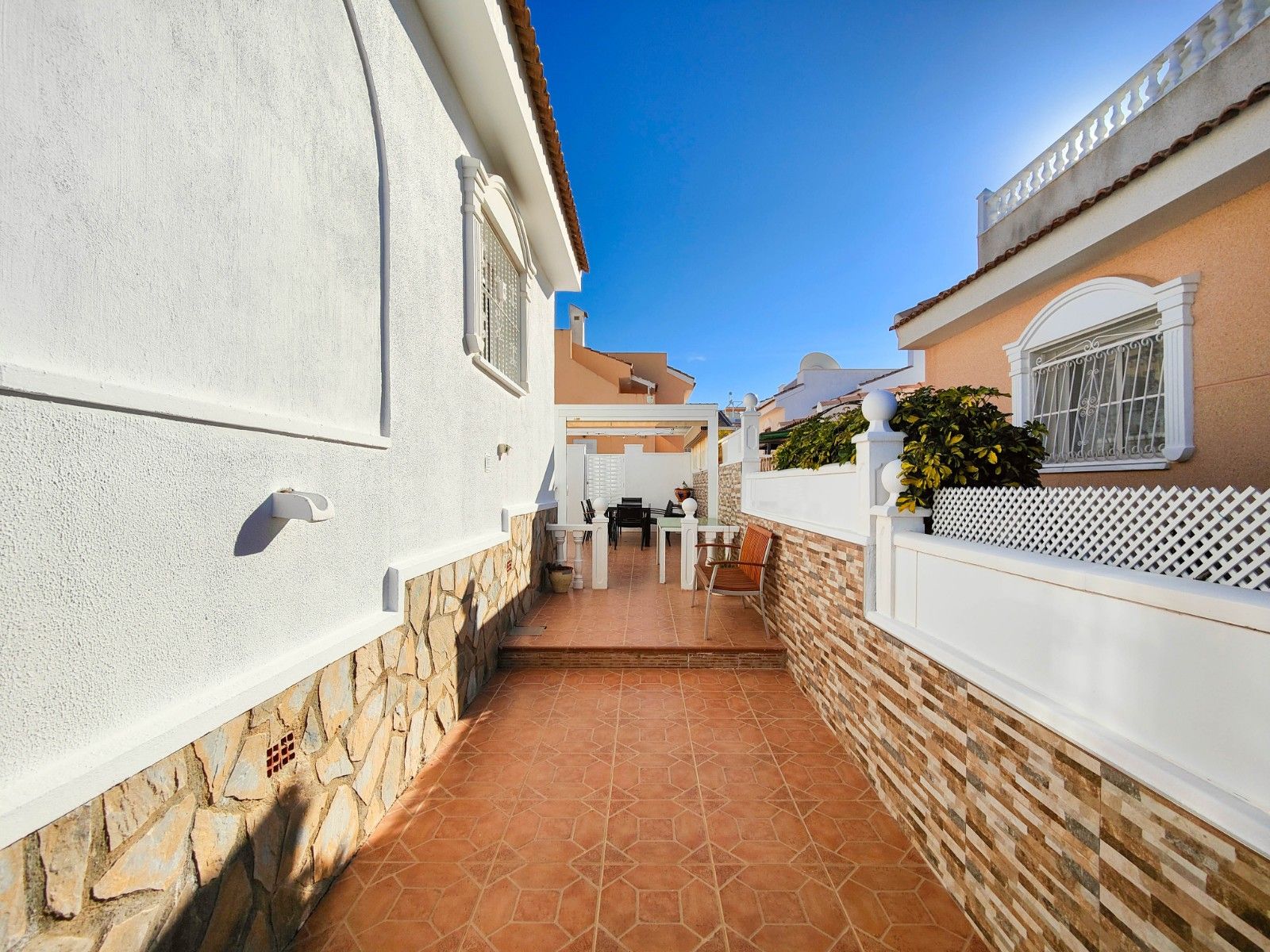 2-Bedroom Villa in Rojales - Image 13