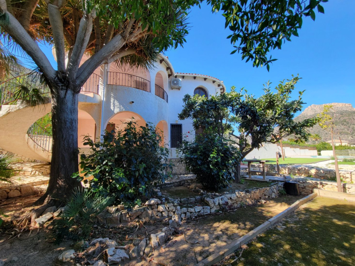 3-Bedroom Detached House in  Calpe | Sunny Casas - Costa ... - Image 19