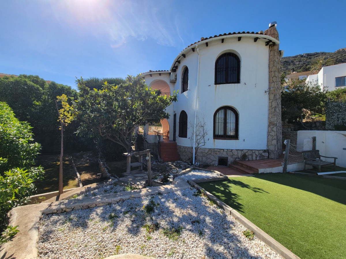 3-Bedroom Detached House in  Calpe | Sunny Casas - Costa ... - Image 9