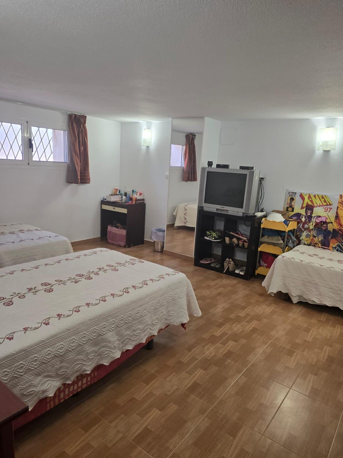 Villa met 7 Slaapkamers in Lomas de Cabo Roig, Orihuela Costa - Image 14