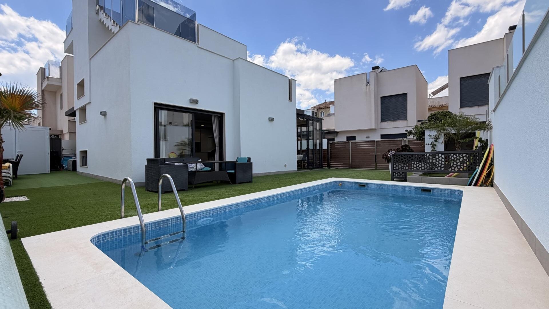 5-Bedroom Villa in Aguas Nuevas, Torrevieja - Image 1